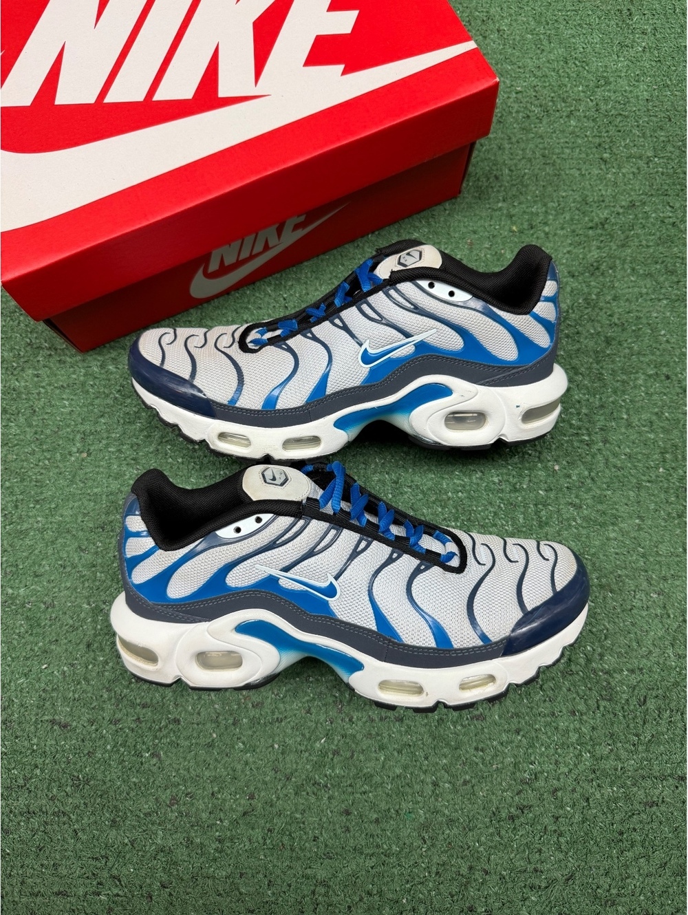 NIKE AIR MAX PLUS THUNDER BLUE PHOTO BLUE SIZE 5.5Y